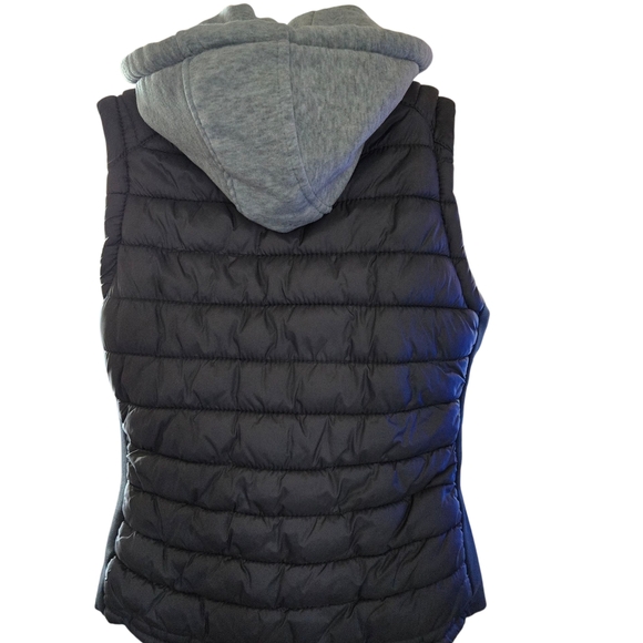 YMI Gray Quilted Vest with Hood - Picture 7 of 10